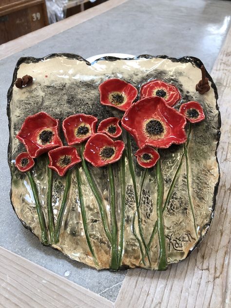 Pottery Wall Hangings Handmade Ceramic, Poppies On Pottery, Pottery Wall Hangings, Pottery Poppies, Keramiikka Ideas, Poppy Pottery, Ceramic Poppy, Pottery Wall Art, Ceramic Poppies