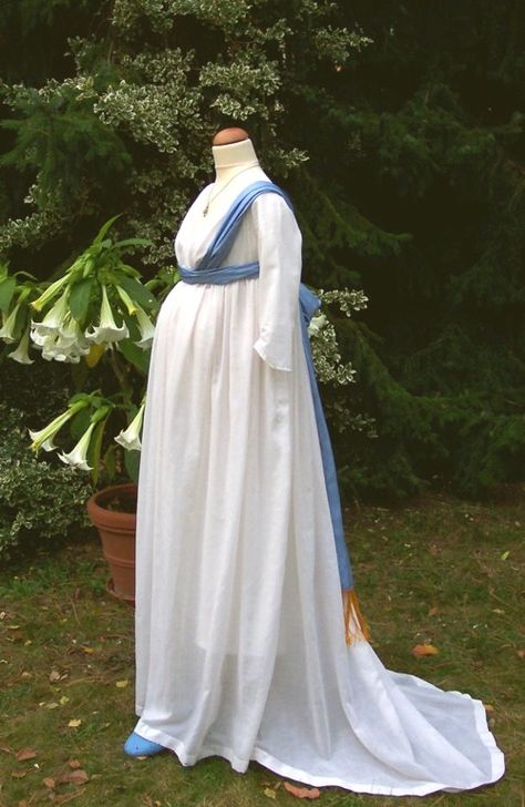 HISTORICAL STYLE: Maternity fashion across the ages Vintage Maternity Clothes, 19th Century Women, Vintage Maternity, Regency Gown, Regency Era Fashion, 1800s Fashion, Regency Fashion, 19th Century Fashion, Maternity Style