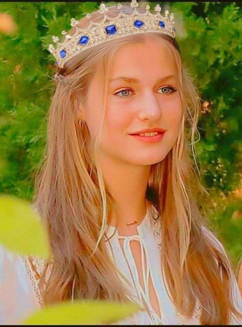 Johnny Depp Girlfriend, Princess Leonor Of Spain, Leonor Of Spain, Leonor Princess Of Asturias, Royal Wallpaper, Dove Images, Princess Of Spain, Fairytale Aesthetic, Royal Beauty