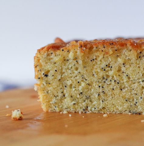 Meyer Lemon Poppy Seed Bread with a sweet and delicious glaze - recipe on RachelCooks.com Lemon Poppyseed Cake Recipe, Lemon Poppy Seed Bread, Lemon Poppy Seed Cake, Seeded Bread Recipes, Meyer Lemon Recipes, Poppy Seed Bread, Syrup Cake, Pineapple Syrup, Lemon Poppyseed Bread