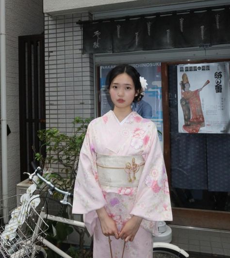 tracy sohn Japan Traditional Clothes, Yukata Women, Kimono Traditional, Japanese Yukata, Japanese Traditional Clothing, Japan Summer, Japanese Festival, Traditional Japanese Kimono, Pink Kimono