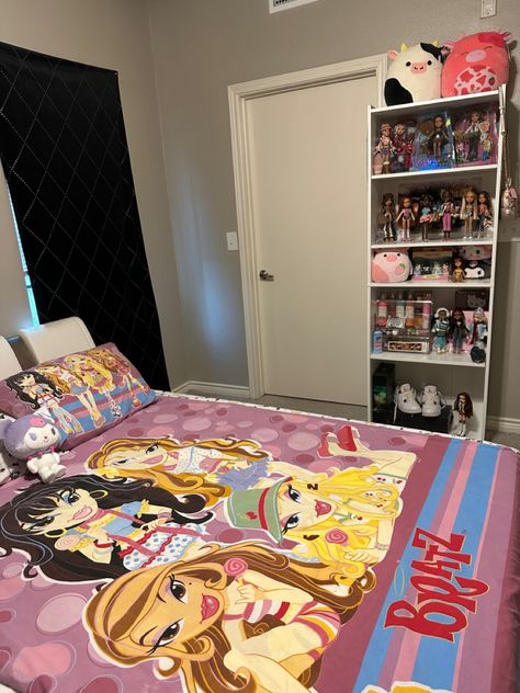 Bratz Bedroom Aesthetic, Bratz Inspired Bedroom, Bratz Room Decor, Bratz Bedroom, Bratz Room, Girly Dorm, Y2k Bedroom, Y2k Bratz, Double Bed Sheets