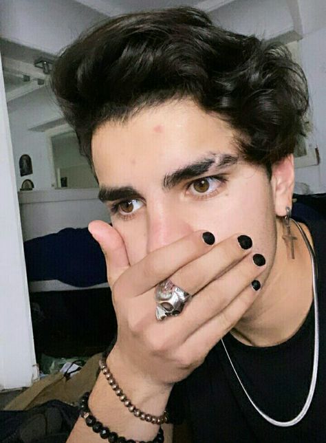 Guys With Black Nail Polish, Men With Black Nail Polish, Man With Painted Nails, Guys With Painted Nails Aesthetic, Black Nails Men Aesthetic, Y2k Nails Men, Nail Polish On Men, Guys With Nail Polish, Men With Nail Polish