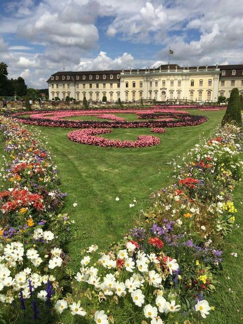 SCHLOSS. LUDWIGSBURG We Fall In Love, Palace, Louvre, Castle, Germany, House Styles, Building, Travel, Stuttgart