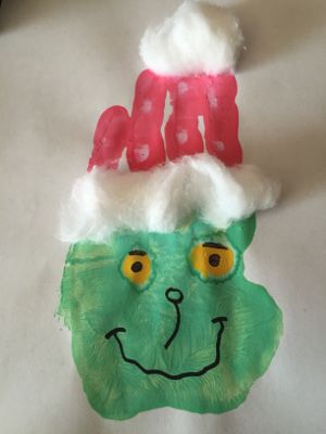 handprint grinch craft The Grinch Crafts, Grinch Crafts, Christmas Art Projects, December Crafts, Christmas Crafts For Toddlers, Christmas Arts And Crafts, Fun Christmas Crafts, Handprint Crafts, Christmas School