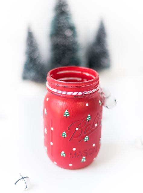 Christmas Tree Painted Mason Jar - It All Started With Paint Christmas Tree Painting Ideas, Snowman Jars, Painted Mason Jar Crafts, Holiday Mason Jar Crafts, Tree Painting Ideas, Painting Mason Jars, Mason Jars Ideas, Folk Art Acrylic Paint, Jar Painting