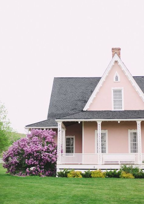 Pink House with Purple Flowers via Heir and Space Pink House Exterior, Exterior Inspiration, Pink Cottage, Exterior Paint Color, Type Shi, Exterior Paint Colors For House, Pink House, Cute House, House Paint