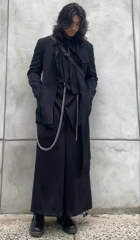 Gothic Academia Fashion Male, Avant Garde Outfits Men, Dark Avant Garde Fashion, Japanese Goth Fashion Men, Avante Garde Mens Fashion, Tradgoth Men, Wizardcore Outfit, Men Avant Garde Fashion, Goth Men Aesthetic