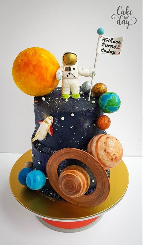 Space Birthday Party Food, Solar System Cake, Planet Birthday, Rocket Cake, Planet Cake, Galaxy Cake, Idee Babyshower, Outer Space Birthday, Space Birthday Party