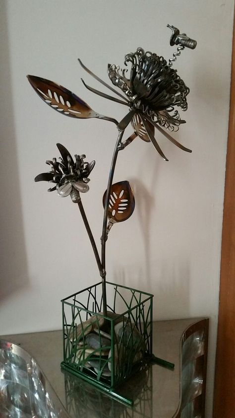 Flower and bees cutlery weld sculpture Archetype Metal Creations Silverware Welding Projects, Animals Made From Cutlery, Cutlery Sculpture, Welded Flowers Simple, Animal Welding Art, Spoon Knife, Cutlery Art, Silverware Crafts, Knife And Fork