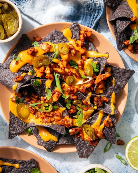 Autumnal Nachos with Butternut Squash "Queso" and Walnut "Chorizo" Crumbles - Vegetarian 'Ventures Walnut Chorizo, Butter Squash Recipe, Vegetarian Nachos, Butternut Squash Chili, Vegan Chorizo, Easy Dinner Options, Cut Butternut Squash, Vegan Party Food, Vegan Nachos