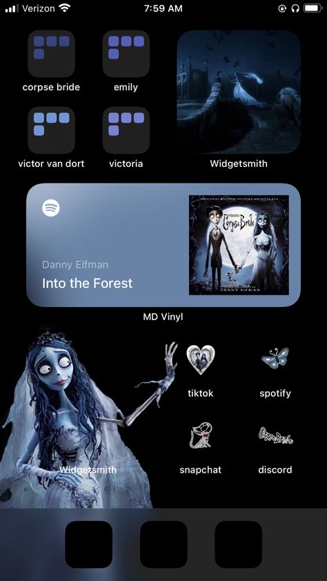 Corpse Bride Homescreen, Iphone Life, Iphone Wallpaper Ios, Iphone Home Screen Layout, Iphone Obsession, Phone Inspiration, Iphone App Layout, App Layout, Iphone Photo App