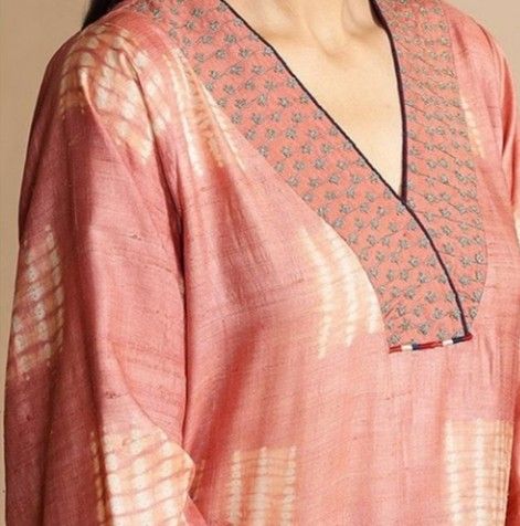 Border Pattern Kurti, Churidhar Tops, Stitching Styles, Choli Blouse Design, Latest Saree Blouse, Line Embroidery, Salwar Neck Designs, Embroidery Fashion Detail, Womens Pants Design