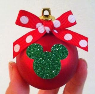 Aprende cómo hacer esferas de Mickey Mouse y Minnie para navidad ~ Belleza y Peinados Disney Christmas Crafts, Minnie Ornaments, Disney Xmas, Disney Craft, Disney Christmas Decorations, Disney Christmas Tree, Disney Christmas Ornaments, Minnie Mouse Christmas, Very Merry Christmas Party