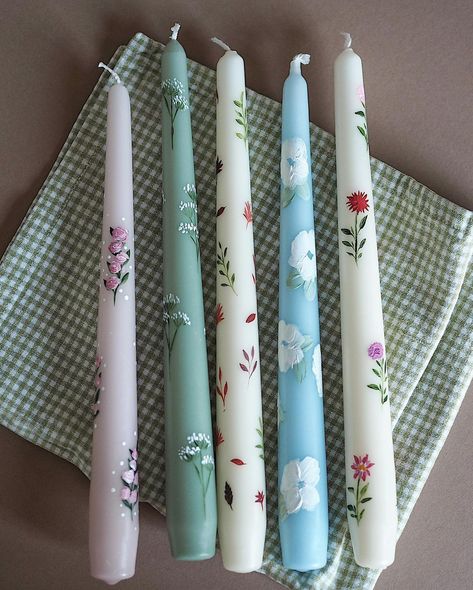 Pretty Candles, Diy Candle Sticks, Thanksgiving Table Setting, Painted Candlesticks, Dinner Candle, Candle Crafts Diy, Cow Parsley, Pretty Candle, Hand Painted Candles