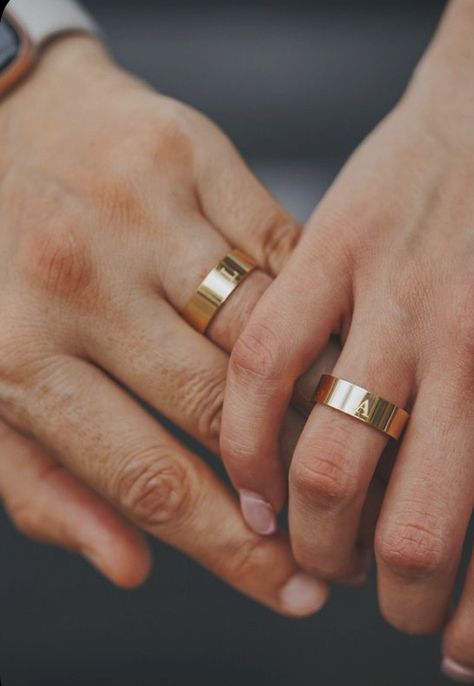 Couple Bands Rings Gold, Couple Wedding Rings Marriage Gold, Mens Finger Rings Gold, Wedding Ring Couple Marriage, Marriage Rings Couple, Couple Ring Designs Gold, Couple Gold Rings, Couple Rings Wedding Gold, Couple Bands Rings