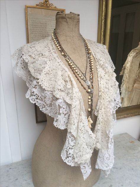 Needlelace collars Antique Dress Form, Detail Couture, Lace Crafts, Victorian Clothing, Dress Forms, Steampunk Clothing, Linens And Lace, Lace Scarf, Antique Lace