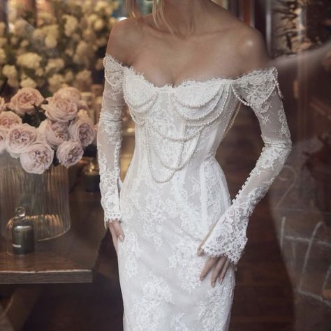 Pallas Couture, Celebrity Party, Vintage Inspired Wedding Dresses, Bridal Gowns Mermaid, Formal Dresses For Weddings, Vintage Inspired Wedding, Bridal Inspo, Lace Long Sleeve, Beach Fashion