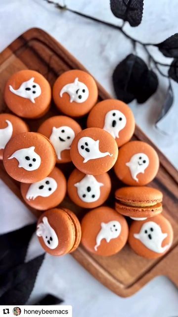 Halloween Macaroons, Halloween Macarons, French Macarons, Dessert Lover, Macaroons, Dessert Table, Food Styling, Gingerbread Cookies, Halloween Pumpkins