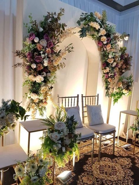 Wedding Backdrop Design Indoor Simple, Dekor Tunangan Simple, Dekor Lamaran Simple Elegant, Background Lamaran Simple, Decor Lamaran Simple, Dekor Engagement Simple, Reception Stage Decor, Wedding Archway, Wedding Background Decoration