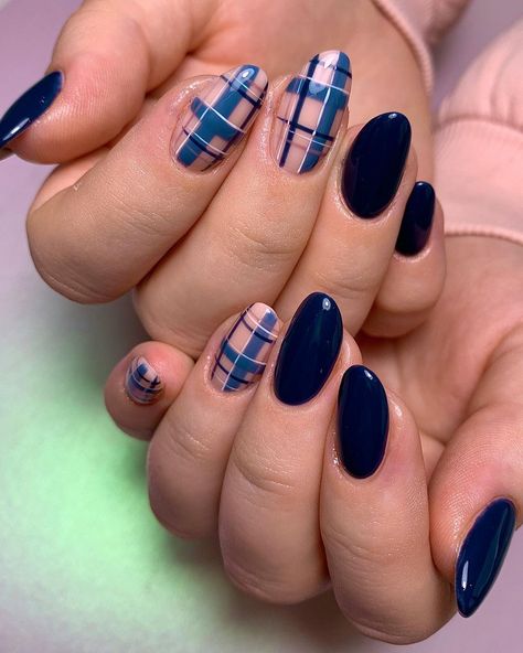 1,044 Likes, 33 Comments - Learnah Starbuck (@polishedbylearnahstarbuck) on Instagram: “Another look at these tartans, I’m absolutely loving seeing everyone’s different autumnal tartans…” Biab Nail Design, Biab Nail, Plaid Nail Designs, Plaid Nails, Winter Plaid, Blue Tartan, Fancy Nails, Plaid Design, Blue Nails