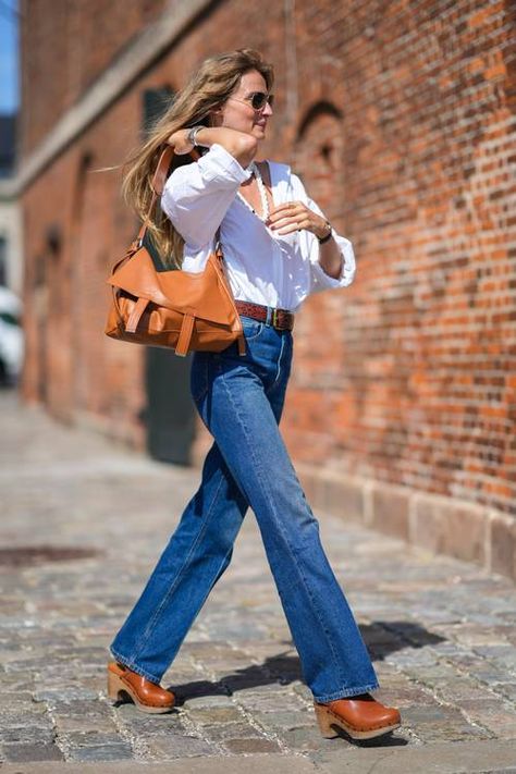 How To Wear Clogs With Jeans, What To Wear With Clogs, Heeled Clogs Outfit, Brown Clogs Outfit, Swedish Clogs Outfit, Clog Outfit Fall, Dansko Clogs Outfit, Platform Clogs Outfit, Clog Outfit Summer