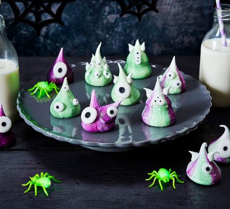 Meringue Candy, Halloween Party Food Recipes, Halloween Meringue, Party Food Recipes, White Food Coloring, Halloween Party Food, Savoury Snacks, Party Spread, Homemade Crackers