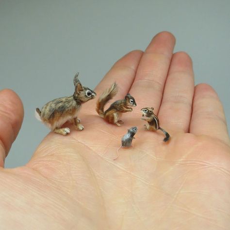 Miniature Animals Figurines, Tiny Dollhouse, Conservation Projects, Doll House Pets, Miniature Artist, Mini Animals, Diy Doll Miniatures, Toy Animals, Polymer Clay Animals