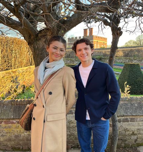 Zendaya And Tom Holland, Zendaya And Tom, Zendaya Outfits, Tom Holland Zendaya, Cute Celebrity Couples, Cutest Couple Ever, Tom Holland Spiderman, Zendaya Coleman, Famous Couples