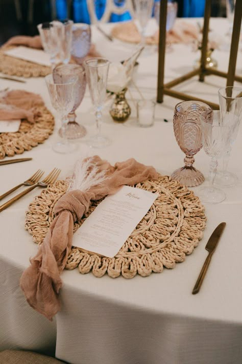 Boho Table Setting with Blush Accents and Woven Chargers Boho Table Setting, Round Table Settings, Wedding Table Place Settings, Wedding Placemats, Round Wedding Tables, Woven Charger, Rustic Glam Wedding, Boho Table, Boho Crafts Diy