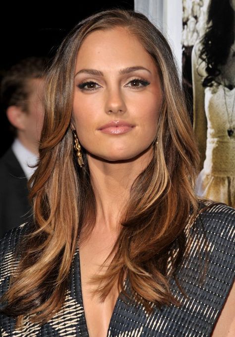 Introduction Are you looking for a new haircut that can bring a fresh and youthful look to your face? Well, look no further than the "Angel Cut with L... Minka Kelly Hair, Rambut Brunette, Makeup Tip, Hair Color Formulas, Minka Kelly, Hair Styles 2014, Long Layered Haircuts, Long Brown Hair, Long Layered Hair