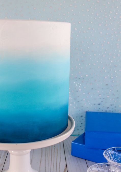 Ombré Blue Cake, Blue Ombre Cake Birthdays, Blue Gradient Cake, Conformation Party, Blue Ombre Birthday Cake, Ombre Blue Cake, Blue Ombre Cake, Cakes For Teenagers, Blue And White Cake