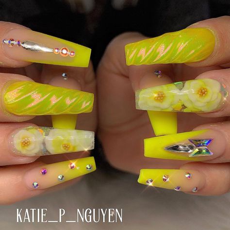 Purple Nails Designs, Boss Nails, Candy Nails, Encapsulated Nails, Yellow Nails Design, Nail Place, Yellow Nail, Vacation Nails, Bright Nails