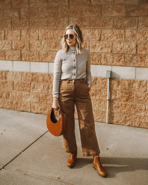 Winter Teaching Outfits, Wide Leg Pants Outfit Fall, Cropped Pants Winter, Staud Moon Bag, Leg Trousers Outfit, Cropped Pants Outfit, Wide Leg Trousers Outfit, Vintage Outfit Inspiration, Styling Wide Leg Pants