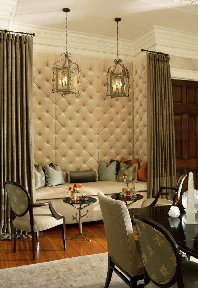 Love the walls Banquette Table, Hipster Cafe, Tufted Wall, Upholstered Wall Panels, Upholstered Walls, Basement Bar Designs, Country Dining Rooms, Show House, Restaurant Ideas