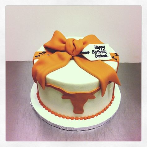 Longhorn cake I want this for my birthday Longhorn Party, Fall Party Themes, Cake Quilt, 50th Birthday Cake, Graduation Cakes, Fancy Cakes, Cake Creations, Sweets Treats, Creative Cakes