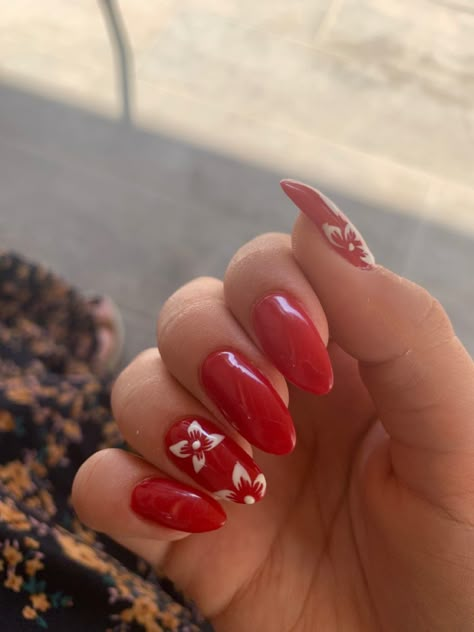 Nails Red Nails White Flowers, Red Spring Nails Short, Red Patterned Nails, Red Beach Nails, Red Nails With Flowers, Red Floral Nails, Eid Nails, Red Flower Nails, Red Nails Summer