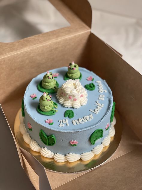 Froggy Cake, Frog Birthday Cake, Pond Cake, Frog Cake, Vintage Birthday Cakes, Beautiful Cake Designs, Funny Birthday Cakes, Mini Cakes Birthday, Yummy Comfort Food