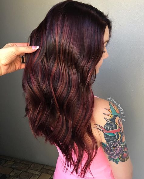 Burgundy and Golden Brown Balayage Hair Burgundy Hair With Highlights, Deep Burgundy Hair, Red Burgundy Hair Color, Burgundy Red Hair, Dark Burgundy Hair, Burgundy Hair Dye, Burgundy Balayage, Wine Hair Color, Maroon Hair