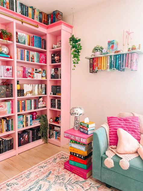 Decor With Books, Install Floating Shelves, 3 Floating Shelves, Plants Vases, Books By Color, Bookshelf Ideas, Bookshelf Inspiration, Apt Ideas, Craft Rooms