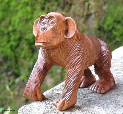 Intermediate Woodworking Projects, Monkey Sculpture, Carving Animals, Whittling Ideas, Monkey Wood, Carved Animals, Hand Made Wood, Dremel Wood Carving, Funny Caricatures