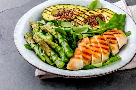 Slow Carb, Grilled Avocado, South Beach Diet, Asparagus Salad, Healthy Grilling, Sunday Meal Prep, Fresh Summer, Idee Pasto Sano, Meal Prep For The Week