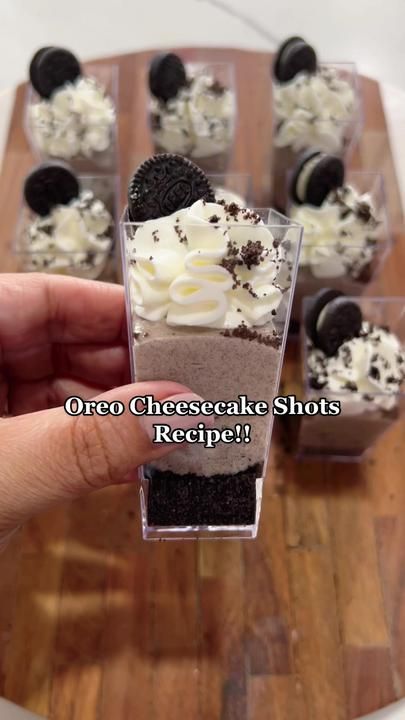 Cheesecake Party Ideas, Oreo Cheesecake Shooters Dessert Recipes, Oreo Shots Recipe, Shooter Recipes Dessert, 21st Food Ideas, Oreo Cheesecake In A Cup, Mini Dessert Shooters Easy, Biscoff Cheesecake Shooters, Oreo Cup Dessert