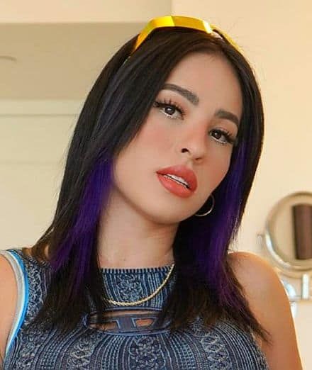 Karla Bustillos, Creative Videos, Tiktok Star, Youtube Stars, Social Media Stars, Married Woman, Creative Video, Indie Kids, Scene Photo