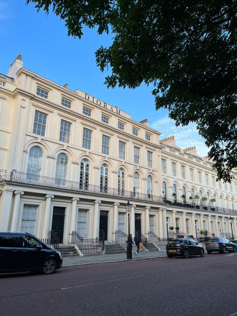 London building’s by Regent’s Park. Beige building aesthetic. Sunny and blue sky aesthetic in London . Regents Park London Aesthetic, Buildings Aesthetic, Regents Park London, London Buildings, London Dreams, Building Aesthetic, London Aesthetic, Regents Park, London Park