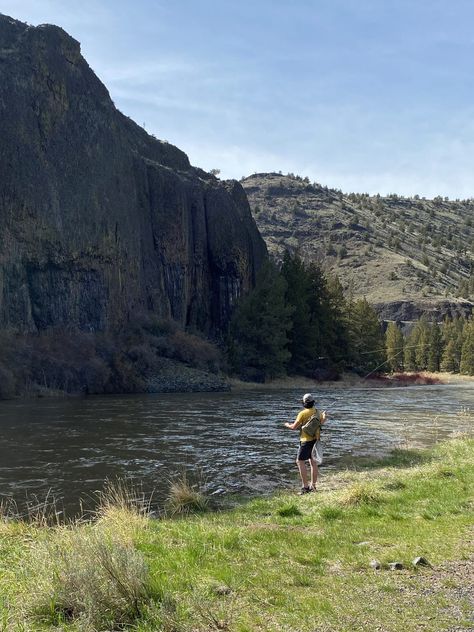 Oregon Fishing, Rogue River Oregon, Rivers In The Desert, Salmon River Fishing Rigs, Mckenzie River Trail Oregon, Traeger Recipes, River Fishing, Fly Fishing Flies Trout, Fall River