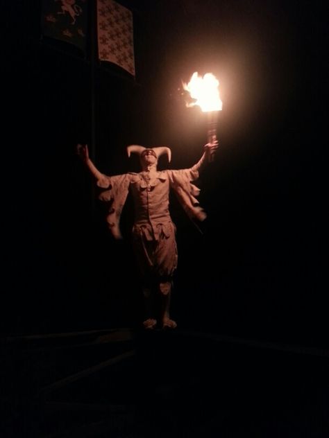 Clan Tynker's Elijah as the White Jester at the closing ceremony. Medieval Court Jester, Court Jester Aesthetic Dark, Jester Core Aesthetic, Medieval Jester Aesthetic, Dark Jester Aesthetic, Court Jester Aesthetic, Jester Pfp, Jester Core, Jester Aesthetic