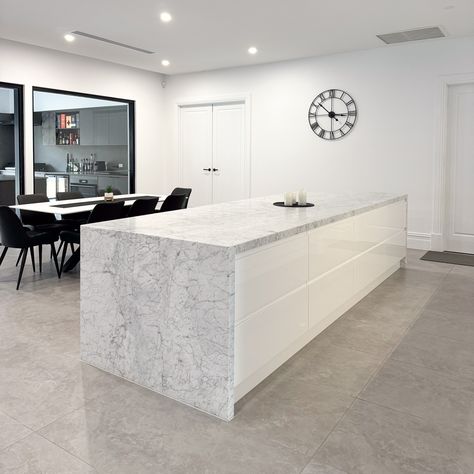 Bianco Carrara Marble Kitchen | Uniq Stone Deluxe Natural Stone The mitred waterfall ends, vein matched front panel on the island, and side panels make it a real standout. This Italian marble adds a touch of class, making it the perfect centrepiece for your home. Want to bring this natural beauty into your kitchen? Visit www.uniqstone.com.au #marble #adelaidemarble #marblekitchen #marblebenchtops #marbledesign #stonemason #benchtopsadelaide #stonebenchtops #adelaidehomes #interiodesign #kit... Carrara Marble Kitchen, Marble Kitchen, Stone Bench, Kitchen Marble, Italian Marble, Marble Design, Carrara Marble, Side Panels, Panel Siding