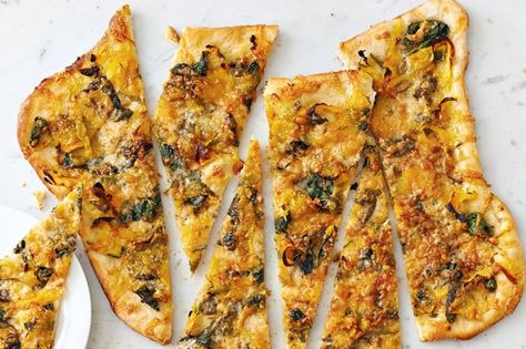 Butternut Squash and Smoked Cheddar Flatbread Pizza Butternut Squash Flatbread, Squash Flatbread, Flatbread Pizza Recipes, Cooking Advice, Flatbread Pizza, Easy Delicious Recipes, Flatbread, Pizza Recipes, Best Recipes