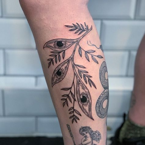 Eye Plant Tattoo, Flower With Eye Tattoo, Third Eye Flower Tattoo, Trippy Eyes Tattoo, Eye Tattoo Trippy, Ojo Tattoo, Trippy Eye, Tattoo Filler, Gemini Tattoo